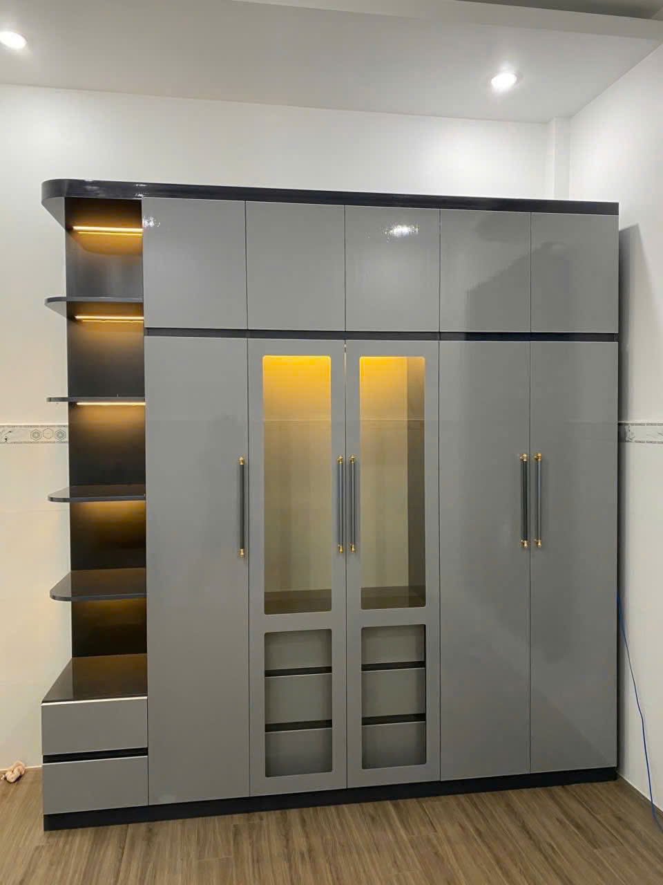 Tủ quần áo kính cửa lùa – Giải pháp hiện đại cho phòng ngủ nhà phố